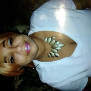 Meet your Posher, Tira